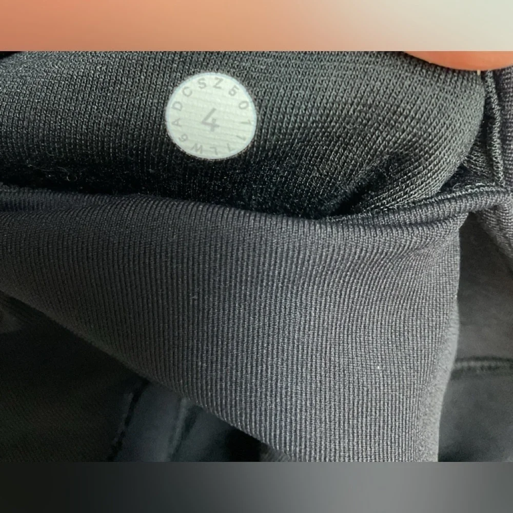 Lululemon Black Crop Leggings With Mesh Sides size 4
